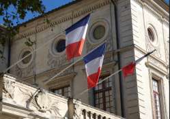 hotel de ville beaucaire©nb UzEssentiel