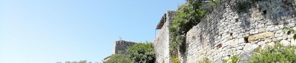 les murailles du château de cornillon©nb UzEssentiel