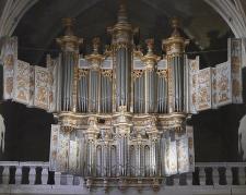 Orgue de la cathedrale st theodorit a uzes 02vue moyenne